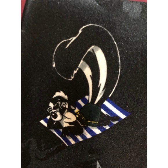 Vintage 1995 Looney Tunes Necktie Featuring Several Greats: Pepe, Daffy, Bugs… - Picture 7 of 12